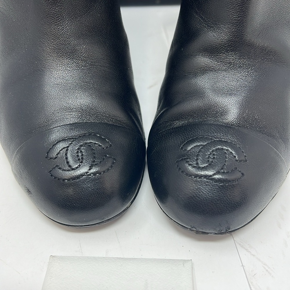 Chanel Sz 38 Short Lambskin Pull On 3.5”Heel Boots Booties - Picture 4 of 16